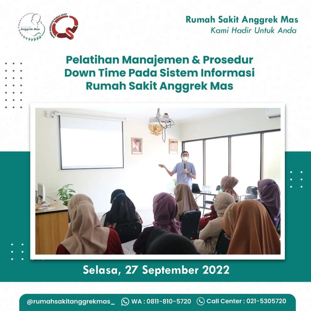 Poster kegiatan "Pelatihan Manajemen & Prosedur Down Time Pada Sistem Informasi Rumah Sakit Anggrek Mas" pada Selasa, 27 September 2022, memuat foto peserta pelatihan yang duduk menghadap layar proyeksi.