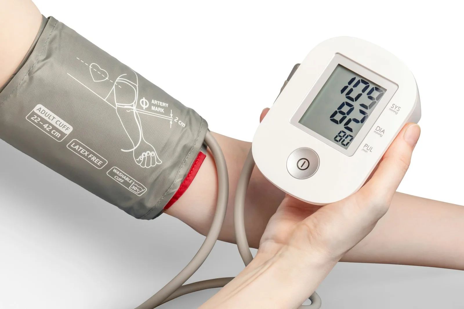 Tensimeter digital terpasang di lengan atas
